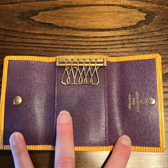 Louis Vuitton 1996 Epi Leather 6 Key Holder Wallet - Picture 7 of 16